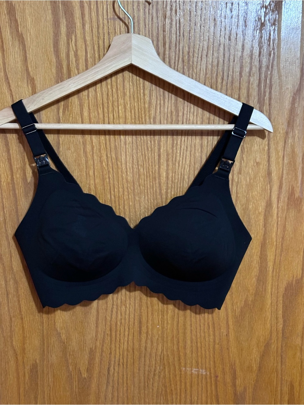 Mom cozy Seamless Scallop-Edge Nursing Bra in Black sz medium